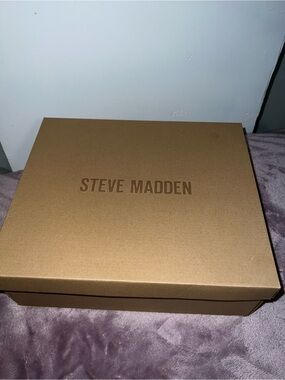 Steve Madden Gold-Tone Logo Shoe Box